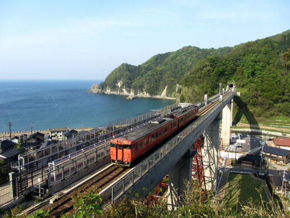 電車と海